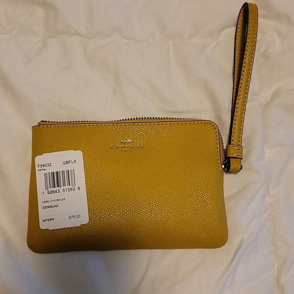 Coach wristlet new